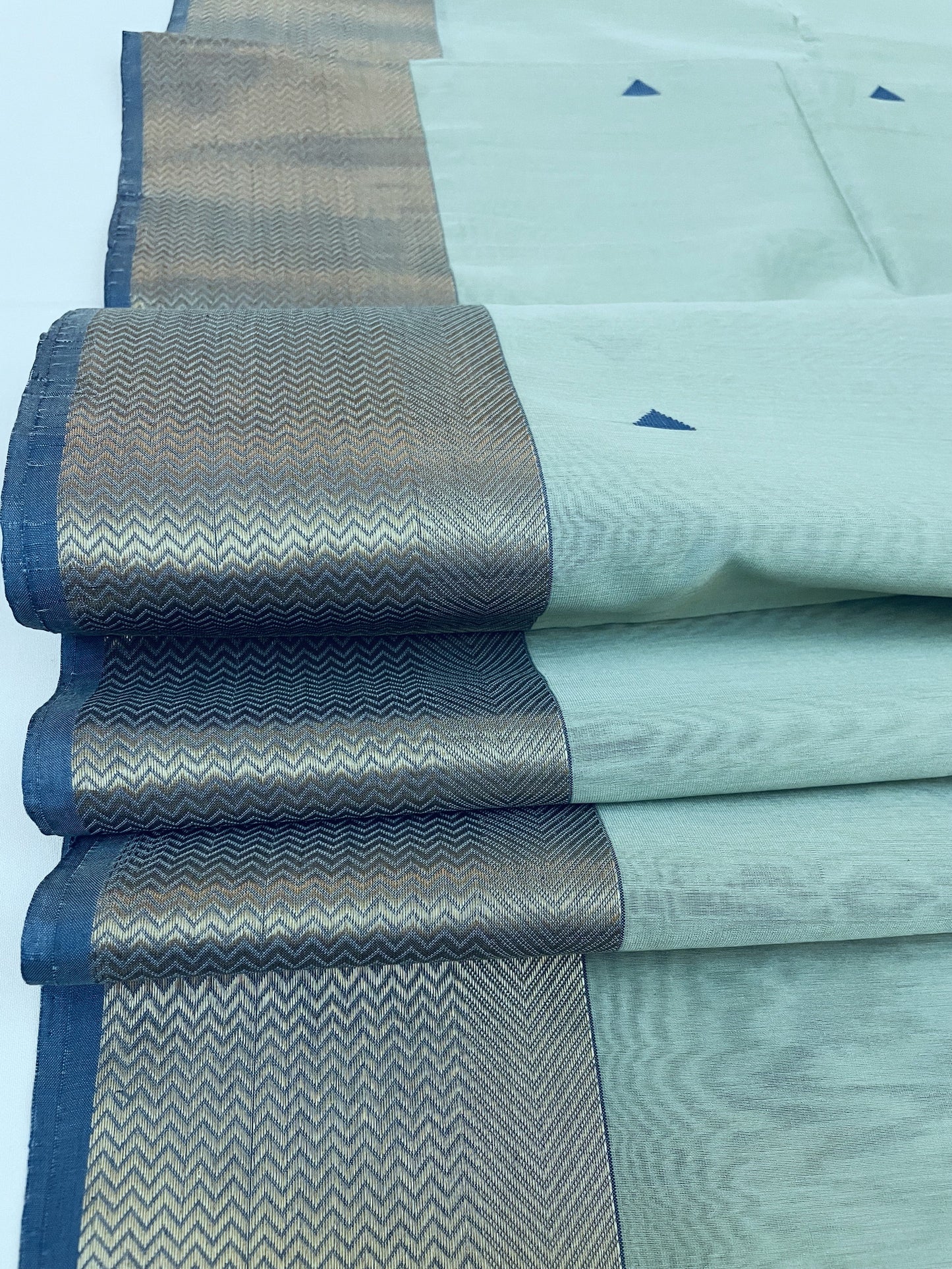 Light Teal Maheshwari Pure Silk Handloom Saree with thick Zari border