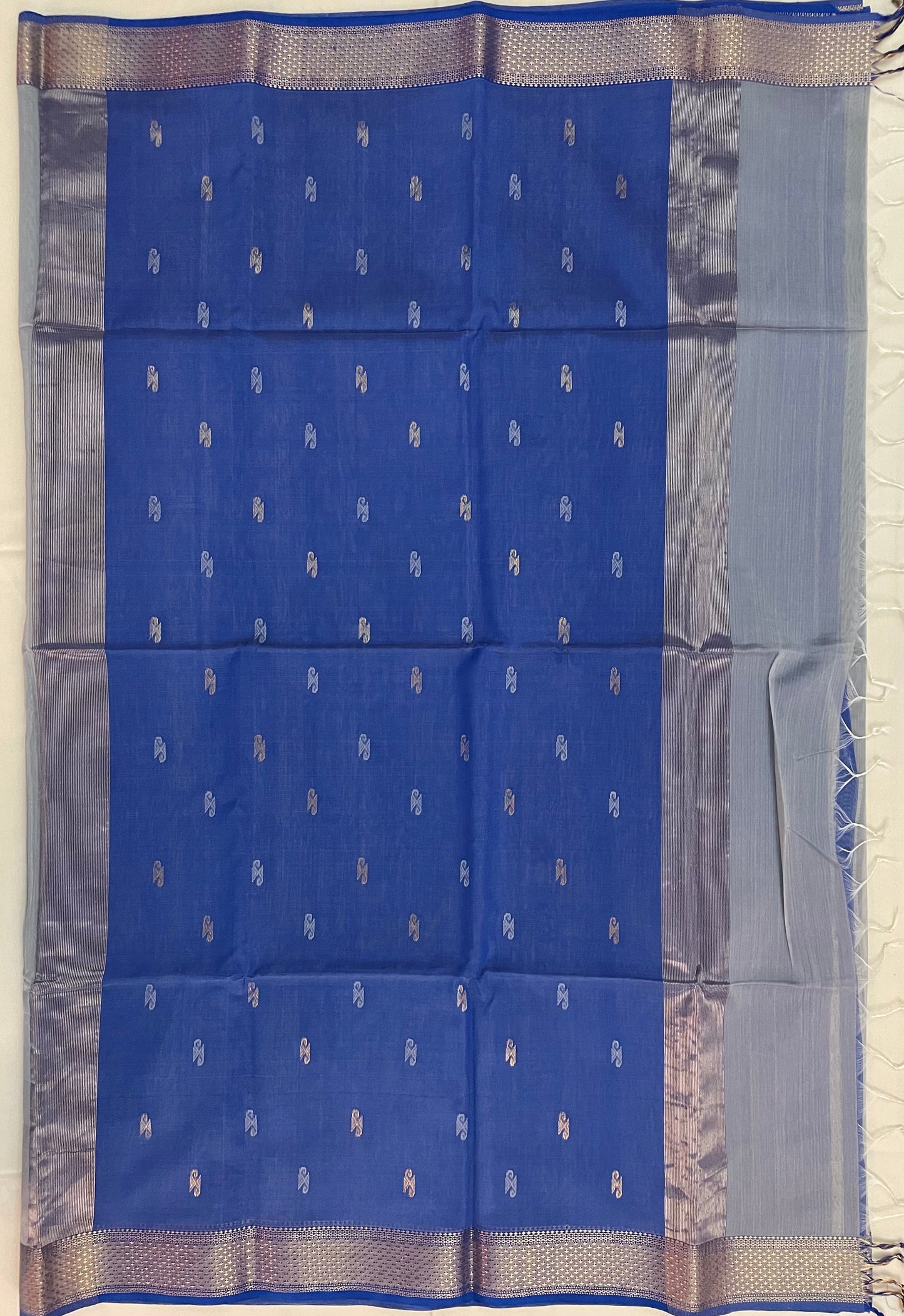Grey Maheshwari Pure Silk Handloom Saree with Thread and Metal Zari
