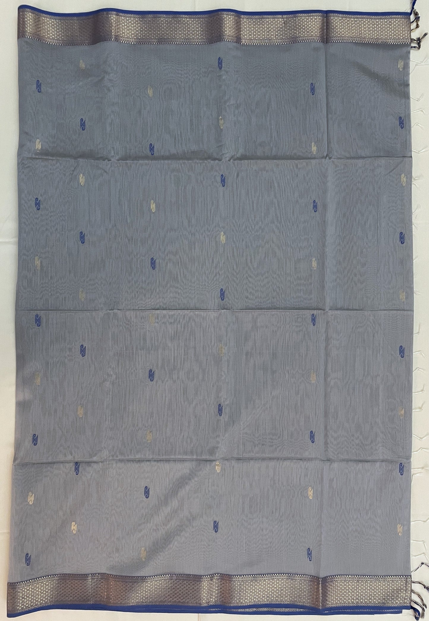 Grey Maheshwari Pure Silk Handloom Saree with Thread and Metal Zari