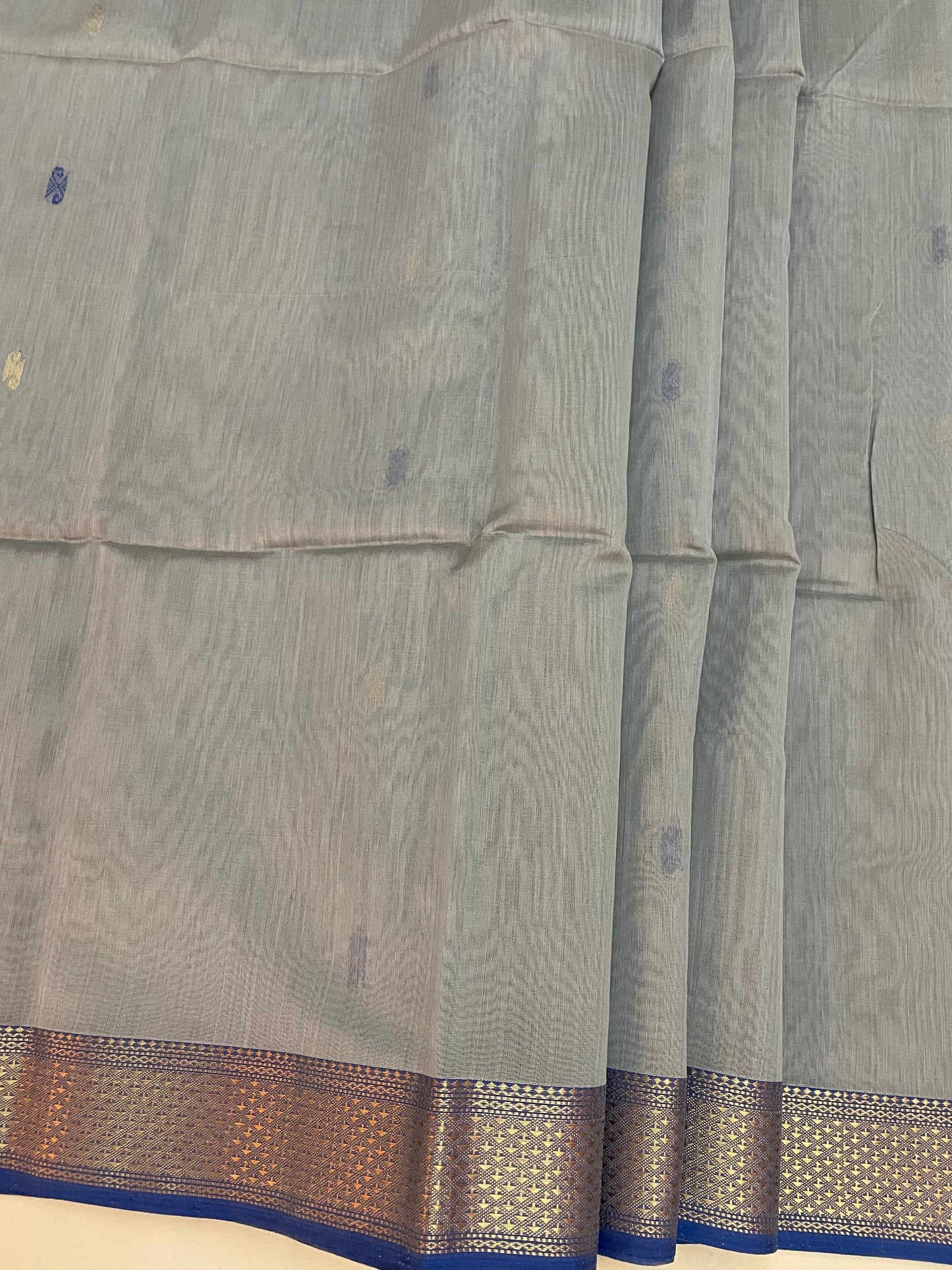 Grey Maheshwari Pure Silk Handloom Saree with Thread and Metal Zari