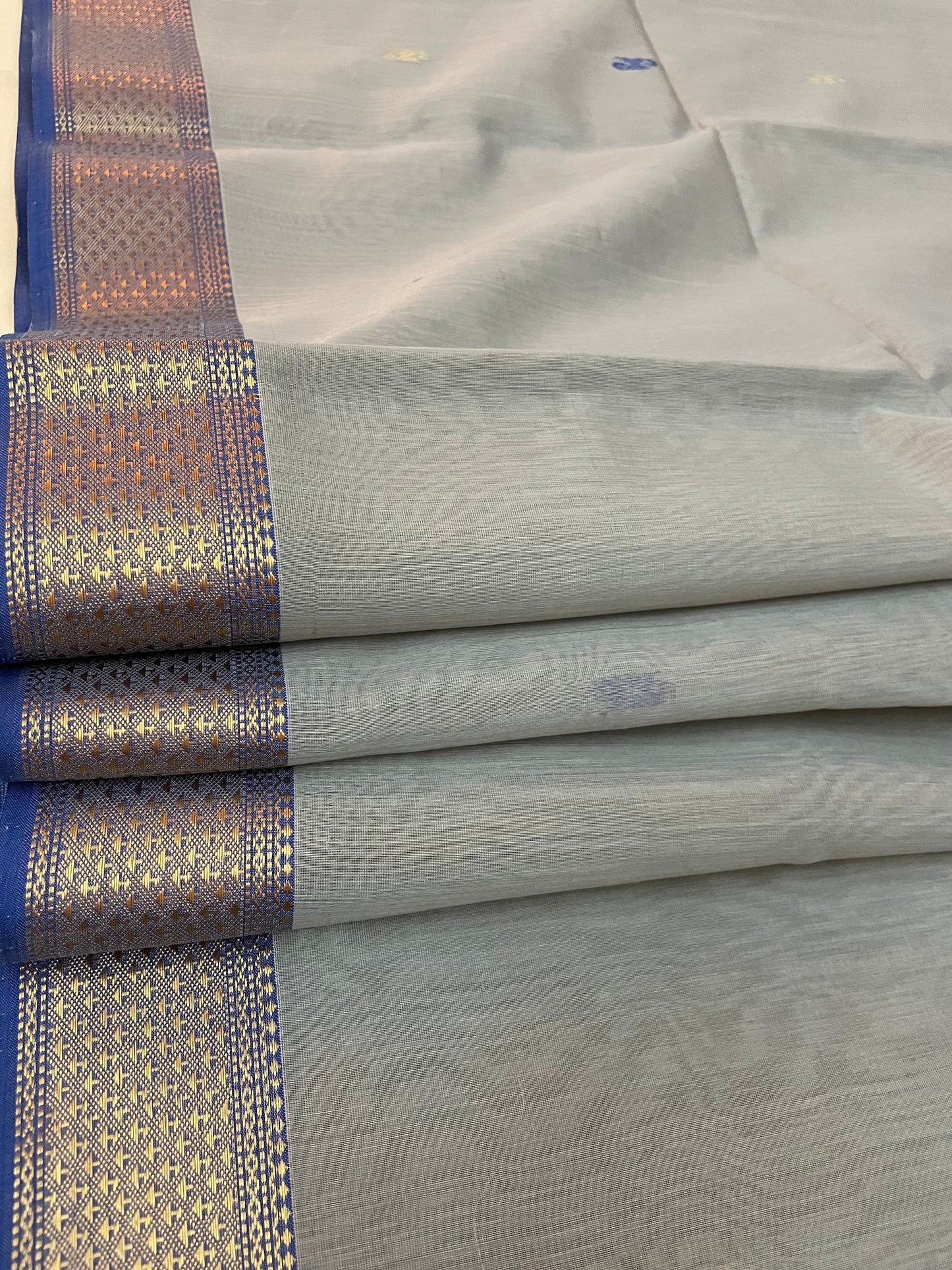 Grey Maheshwari Pure Silk Handloom Saree with Thread and Metal Zari