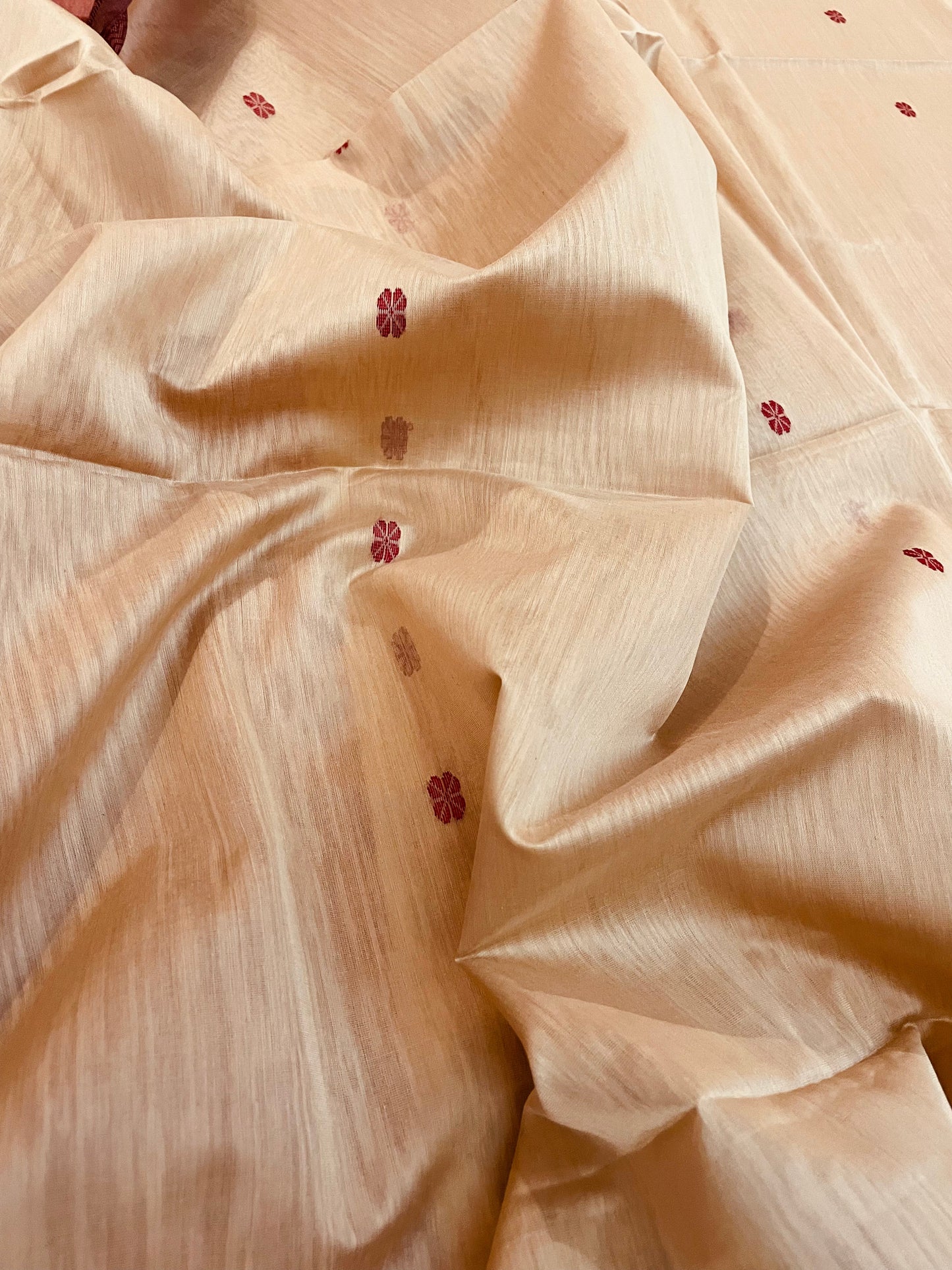 Beige Maheshwari Pure Silk Handloom Saree with Thread Zari