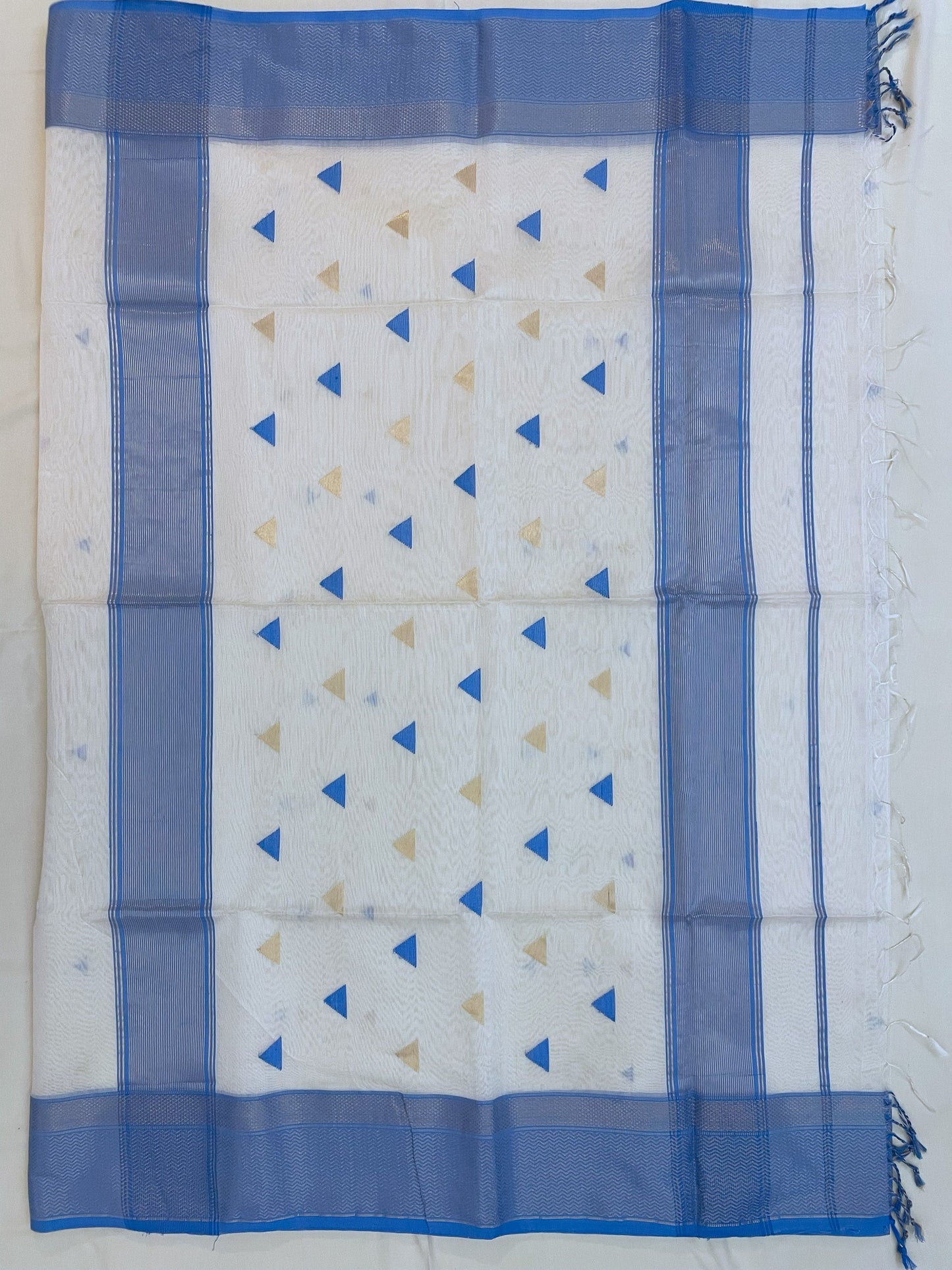 Cream Maheshwari Pure Silk Handloom Saree with Thread Zari