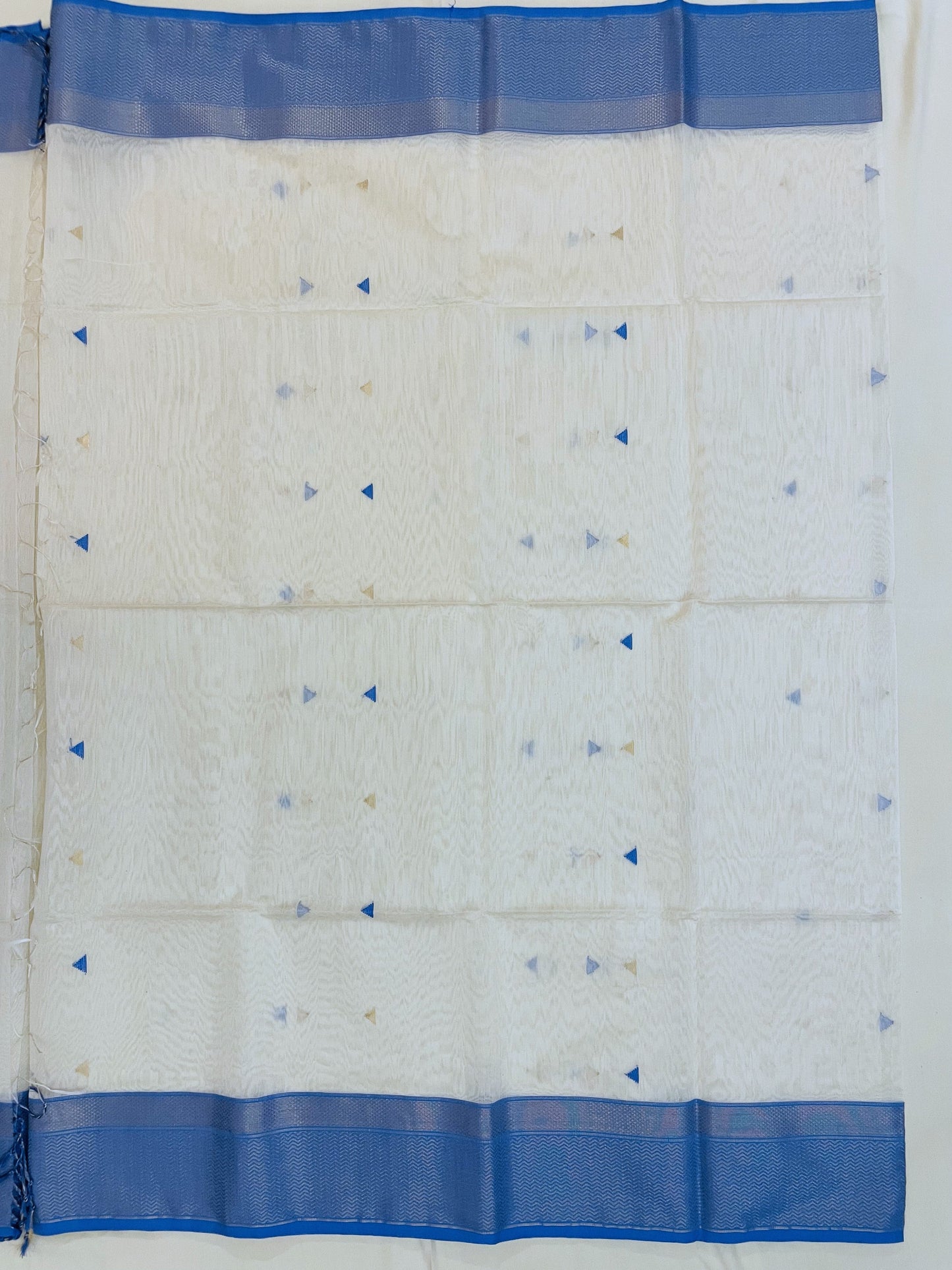 Cream Maheshwari Pure Silk Handloom Saree with Thread Zari