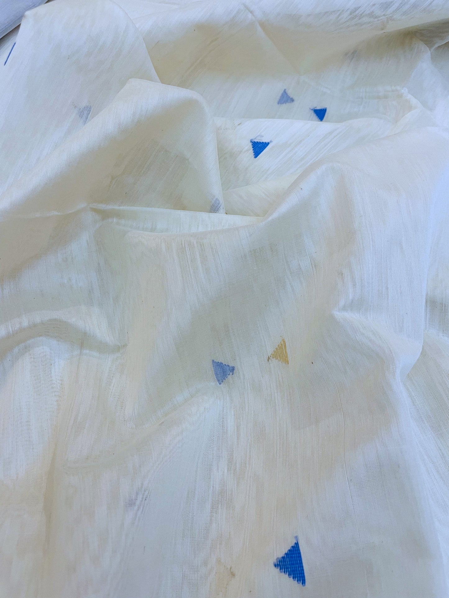 Cream Maheshwari Pure Silk Handloom Saree with Thread Zari